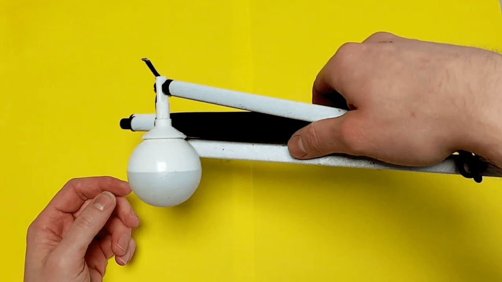 The cane tip of a different brand is attached to the cane’s elastic. They are incompatible, the cane tip is hanging loose.